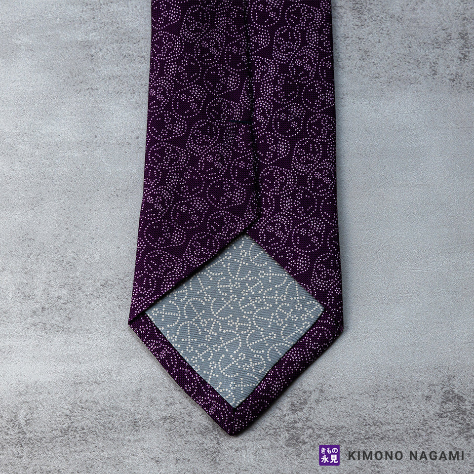 江戸小紋ネクタイ 手染め 廣瀬雄一謹製 しゃれこうべ 紫 – きもの永見