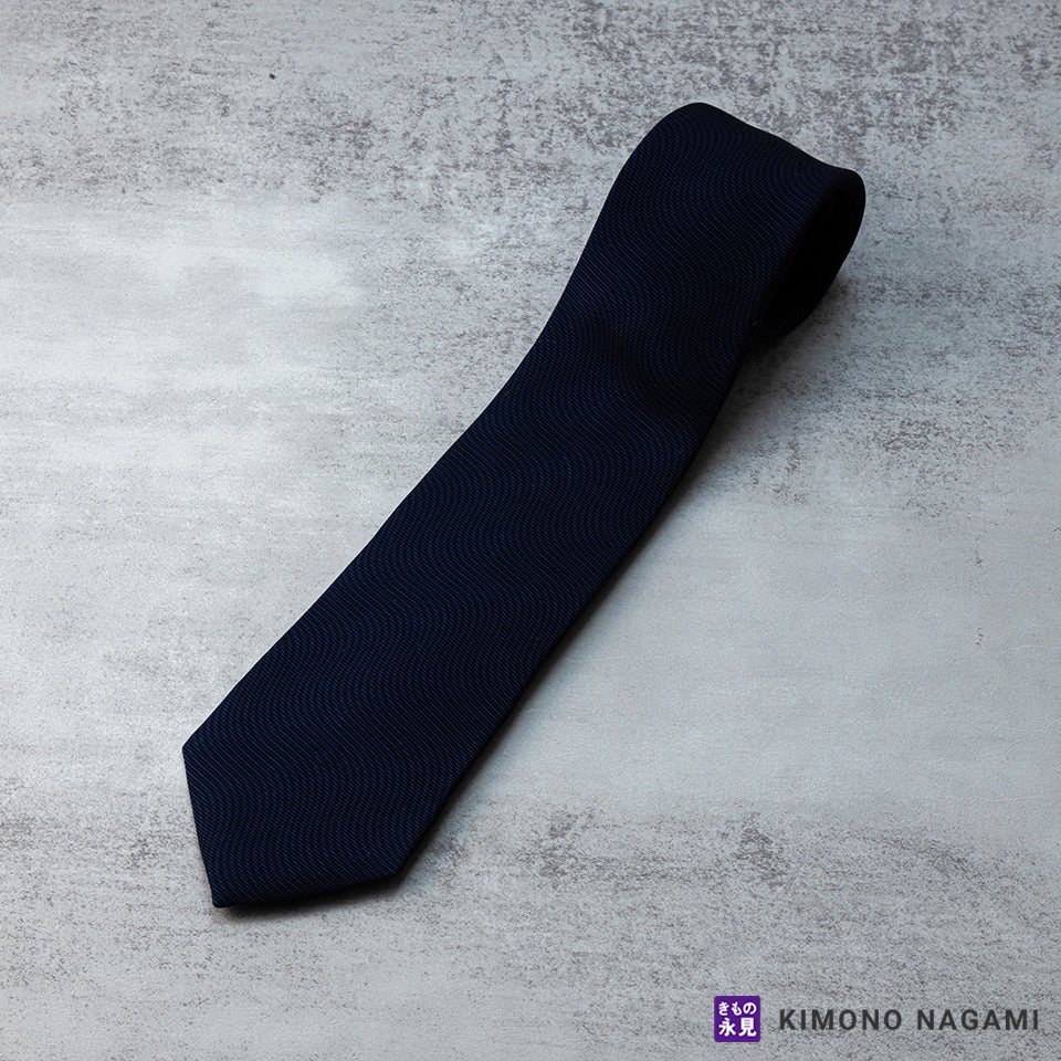 江戸小紋ネクタイ 手染め 廣瀬雄一謹製 よろけ 4色 – きもの永見公式